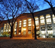 Harvard_Law_School_Library_in_Langdell_Hall_at_night