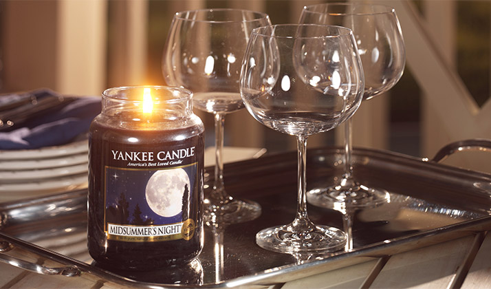 A Dude's Ranking Of Bedside Candles As If They Were Characters From "Titanic"