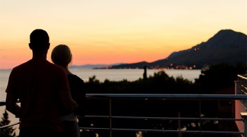 Things Girls Do After Graduation: Couple's Trip