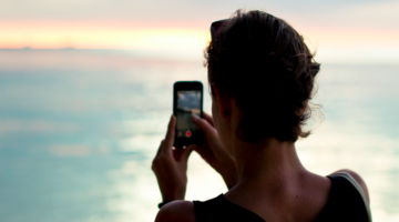 Girls, These Red Flags In Your Dating Profiles Are Ruining Your Chances At Happiness (And Getting Laid)