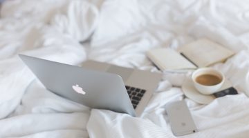 Things Girls Do After Graduation: Phone Date