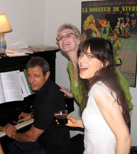 Zooey Deschanel, gal from Glee, pretty meh pict-GOLDBLUM!