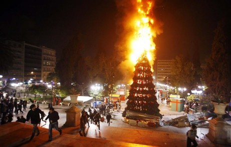 burning-christmas-tree